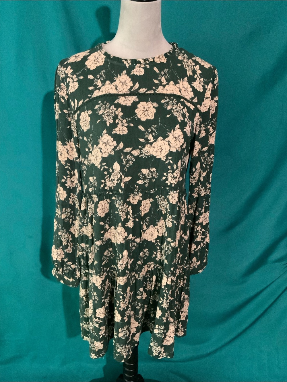 KNOX ROSE, GREEN/TAN FLORAL BOHO BABYDOLL LONG SLEEVED TIERED DRESS